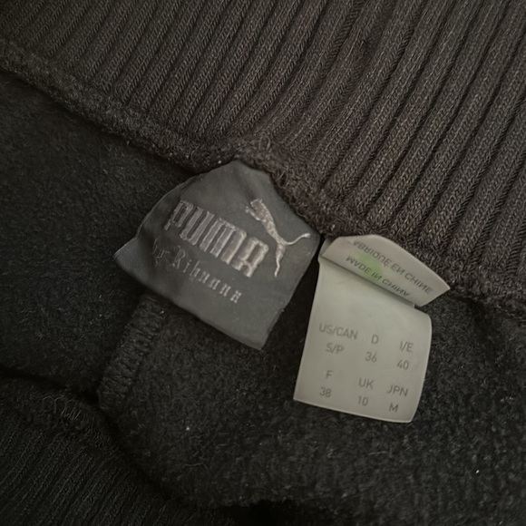 PUMA by RIHANNA black cropped fleece pants Small - Picture 3 of 3